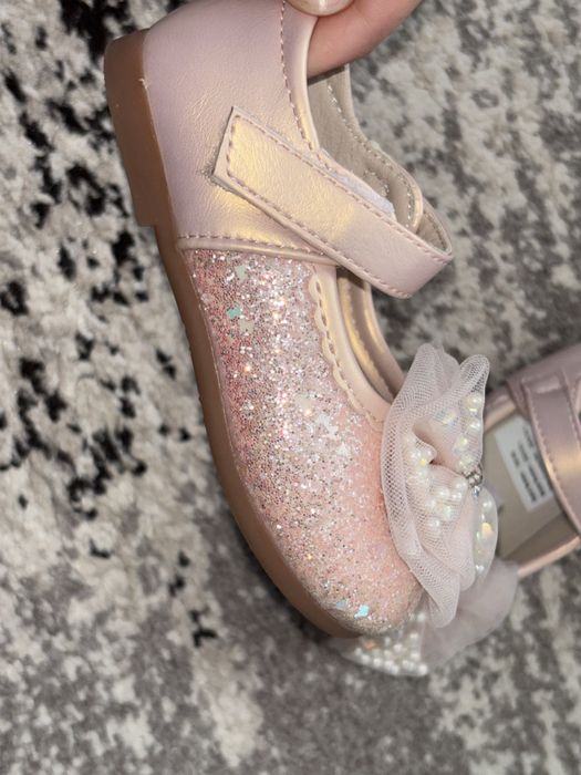 Туфельки для дівчинки