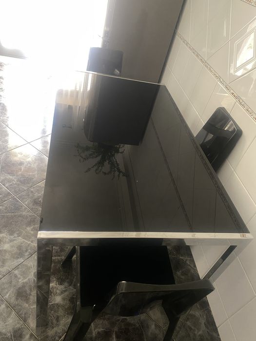 Mesa de cozinha, vidro preto brilhante, temperado + 4 cadeiras pretas