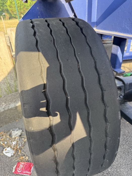 Semi reboque porta contentores 20”