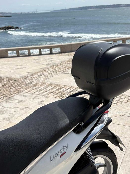 Scooter Piaggio Liberty 125 ABS  com apenas 2.300 km