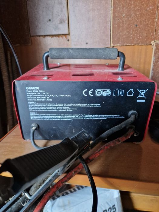 Prostownik z funkcją rozruchu Eko