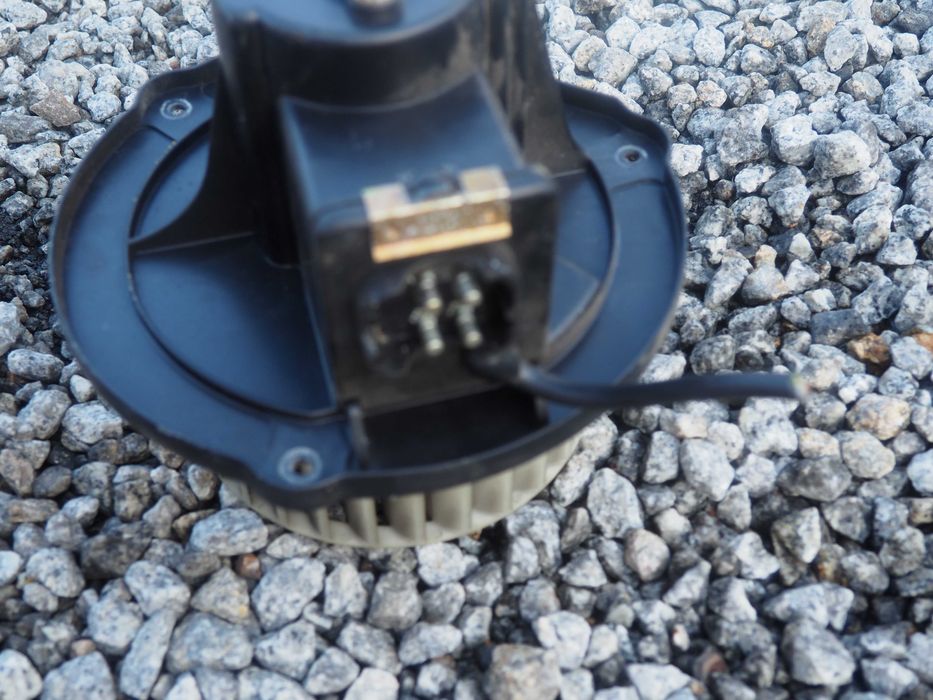 Silniczek nagrzewnicy mercedes w123 coupe 2.8