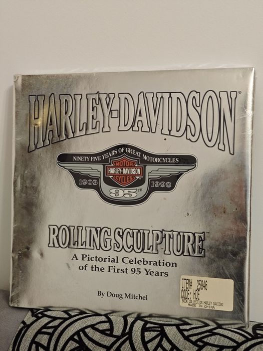 Продам Книгу Harley-Davidson: Rolling Sculpture (1903-1998)