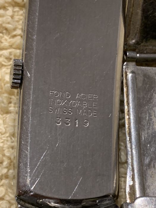 Relógio Elleta mecânico a funcionar