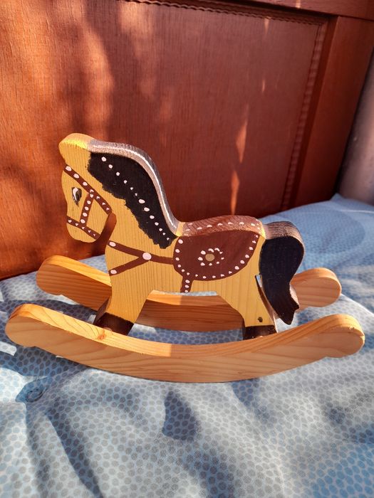 Konik drewniany koń na biegunach dekoracja