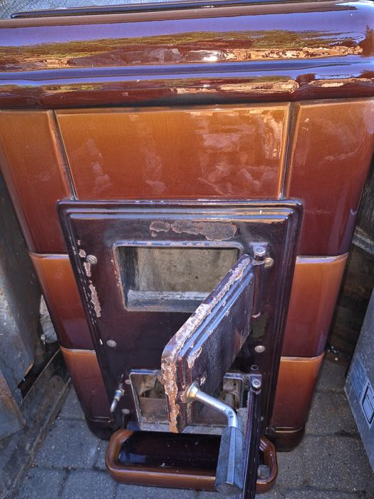 Piecyk kaflowy grzewczy.