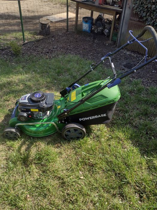 Kosiarka spalinowa z napędem