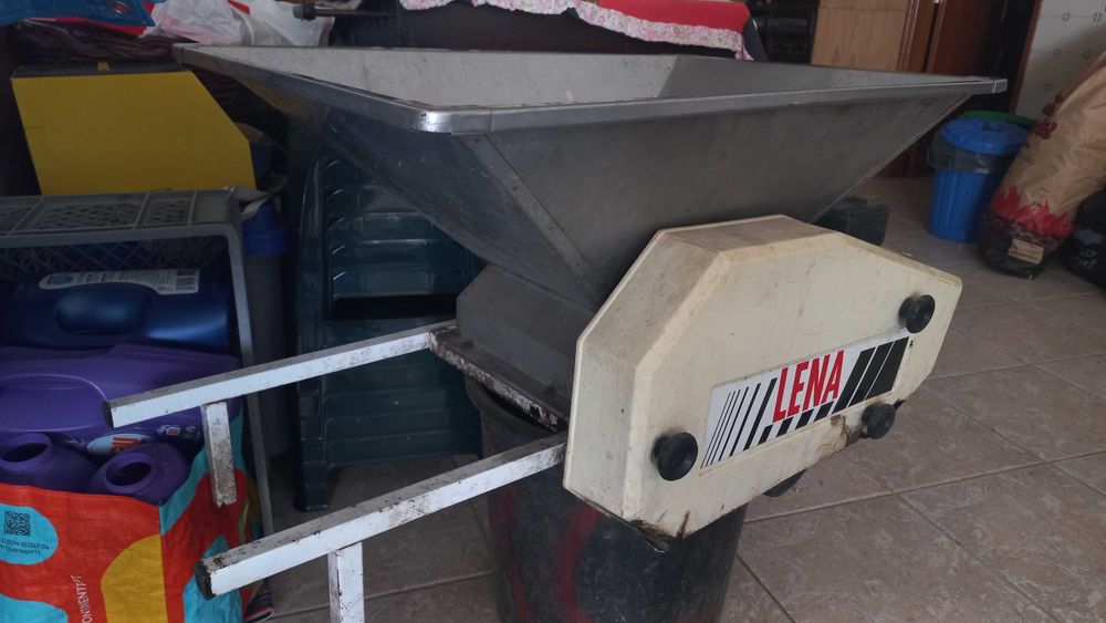 esmagador-desenga-ador-uvas-lena-funcional-caranguejeira-olx-pt
