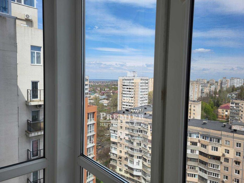 Продам сучасний пентхаус з власною терассою
