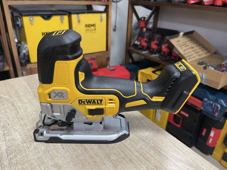 Dewalt DCS335 / безщітковий лобзик Девольт