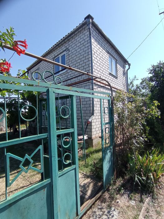 Продам будинок -дачу "Темп"Константинівка,перша лінія,2 поверхова, другий поверх без оздоблення,Ціна 6000$ торг.