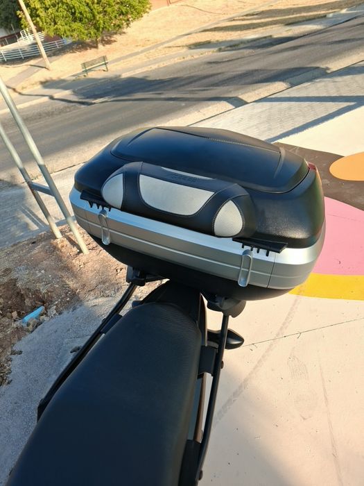 CB500X mota impecavel sempre bem assistida com mala da GIVI com capacidade 2 capacetes