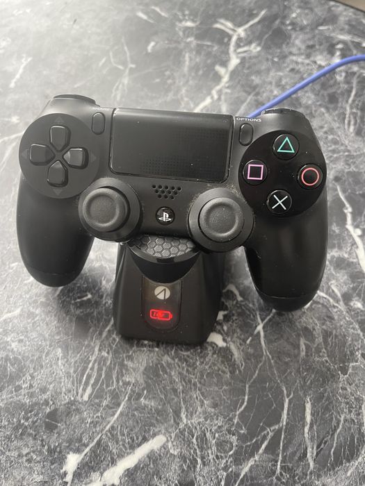 Оригінальний Джойстик б/у ps4 в гарному стані+зарядка