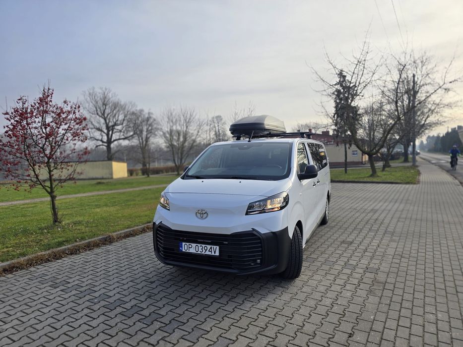 Wynajem busa 9-osobowego Toyota Proace Verso 2.0