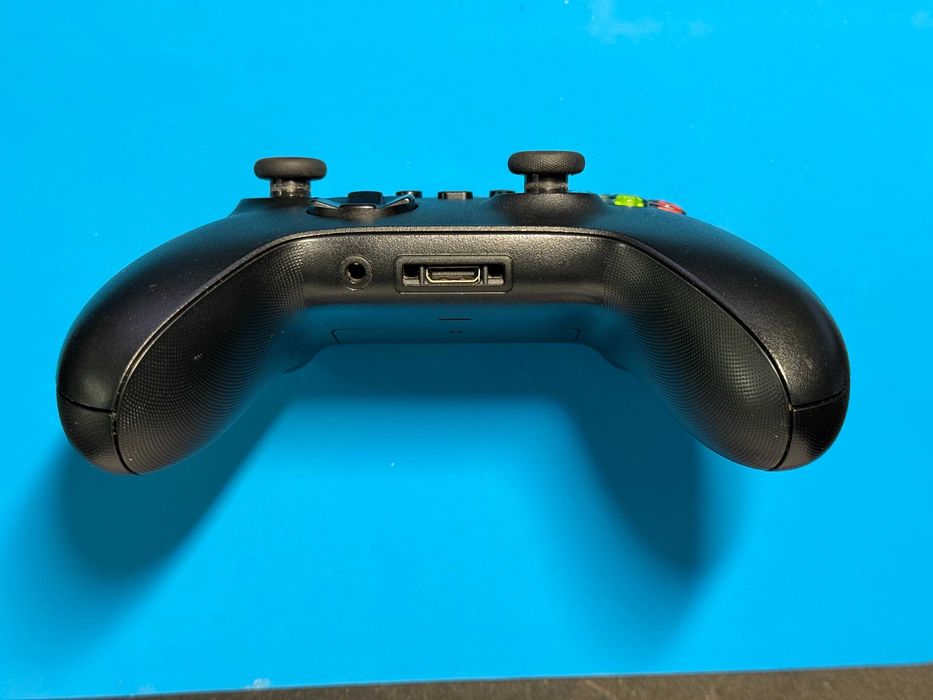 Pad Xbox One czarny ODNOWIONY z GWARANCJĄ