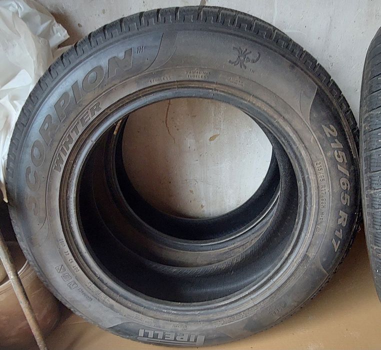 Продам 4 зимові автошини Pirelli Scorpion 215 65 17 в гарному стані