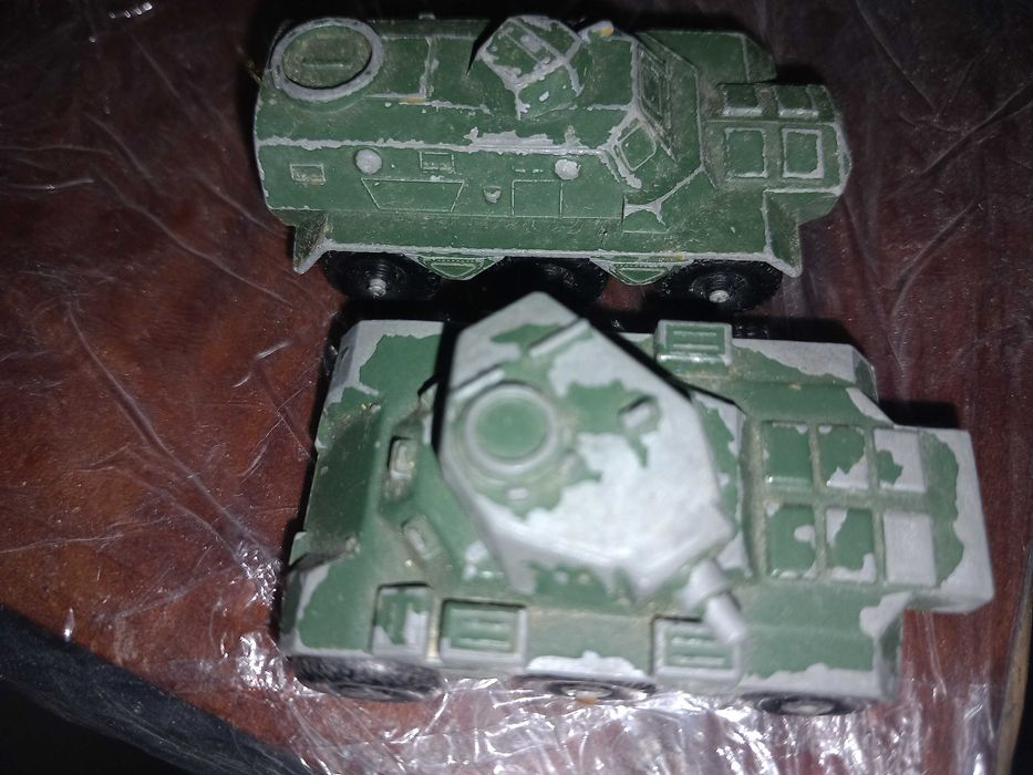 Miniaturas antigas de tanques de guerra