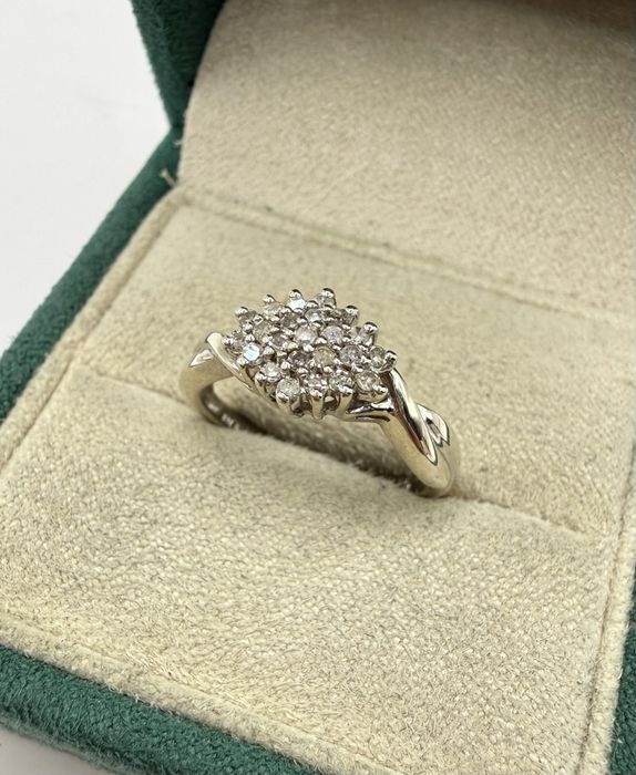 Złoty pierścionek z diamentami 0,25ct