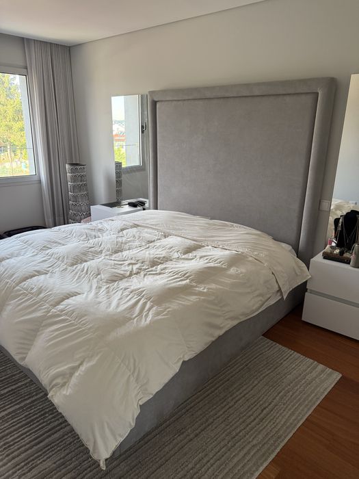 Cama +cabeceira+colchão+estrado+base da cama incluído)