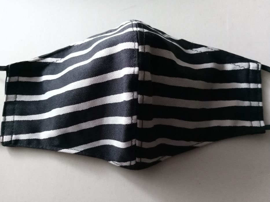 Máscara Social Anti Covid Riscas Preto e Branco