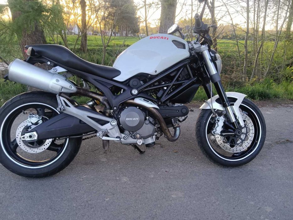 Ducati Monster 696