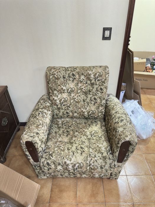 Sala completa pouco usada