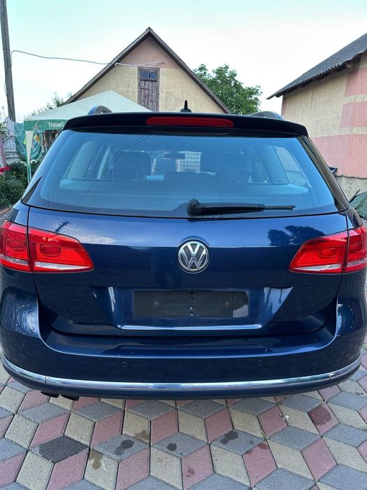 Ляда Кришка багажника VW Volkswagen Passat B7 Синя Колір LH5X