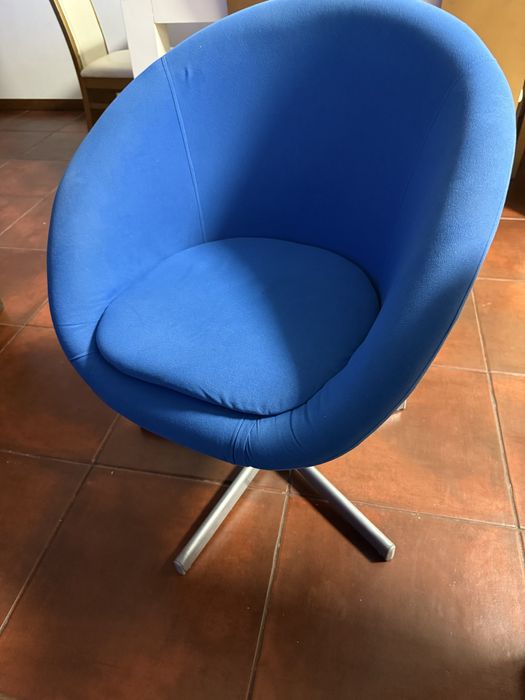 Cadeirão azul em bom estado