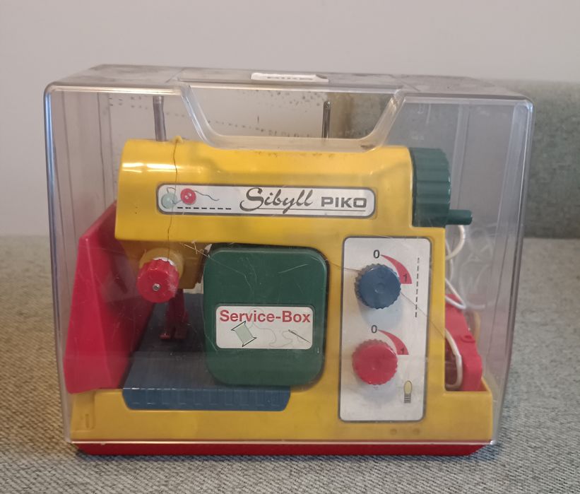 Zabawkowa maszyna do szycia DDR.