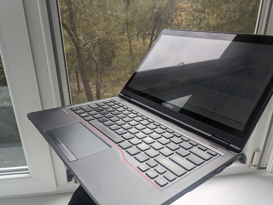 Fujitsu Lifebook U729x | 12.5" HD | i7-8565U 4c/8t | 8 ddr4 | 256 nvme