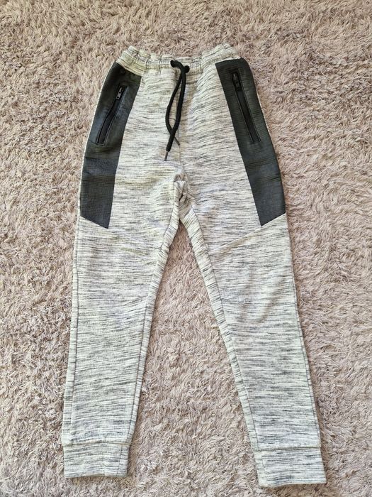 Spodnie dresowe bez meszku r. 128 cm Cool Club