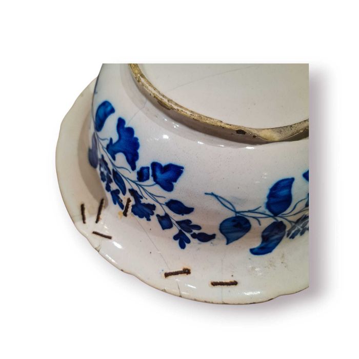 Conjunto Antigo Jarra e Bacia em Faiança Azul e Branca – Século XIX