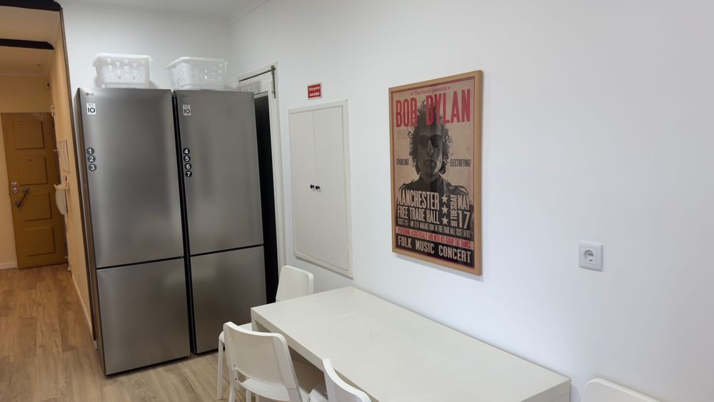 Quarto Individual | Algés | Contrato | Limpeza Semanal incluida