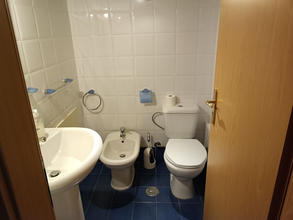 Quarto mobilado com WC privativo e Sala/ Estúdio próximo Oeiras Parque e  novo edifício da CMO