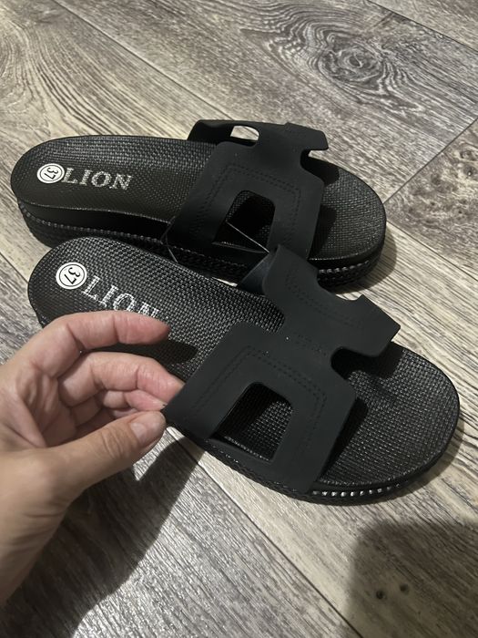 Шльопанці жіночі