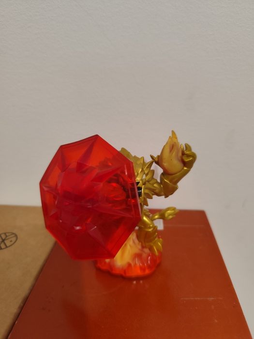 4 Skylanders Figures64738476102530124