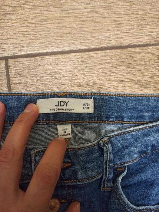 Джинси кльош на високу дівчину