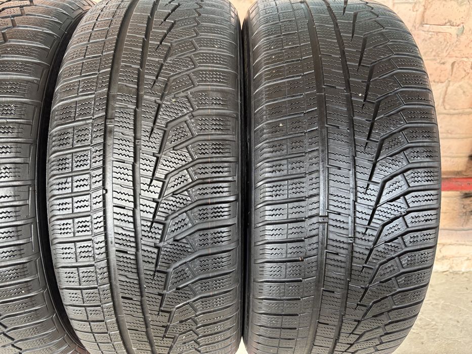 Комплект зимових шин 225/55R17 Hankook