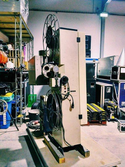 Máquina de Projeção 35mm Kineton FP 30D Como Nova