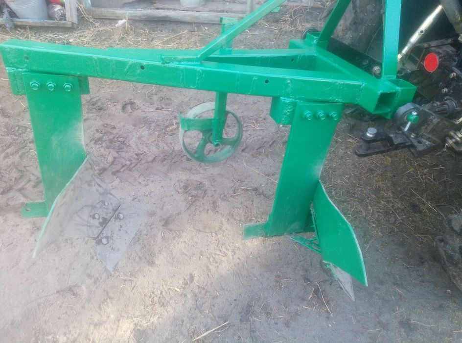 Продам плуг двох корпусний