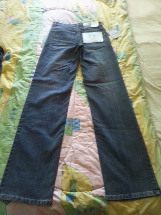 Продажа мужских джинсов