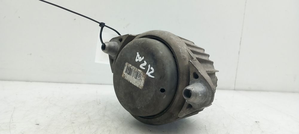 MERCEDES-BENZ E-Class (W212) Engine Support