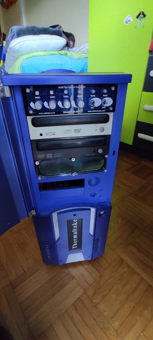 Torre watercooling + monitor