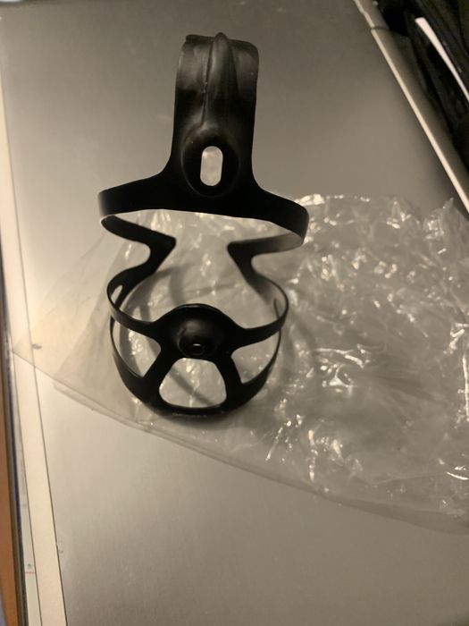 Suporte para garrafa em Fibra de Carbono