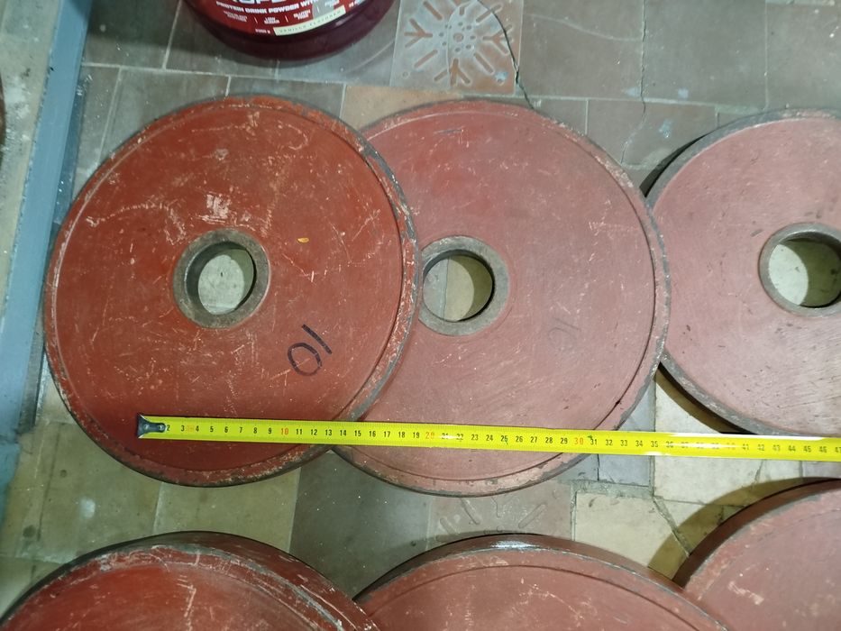 Блины для штанги 55 мм. 25 кг, 15 кг, 10 кг и 5 кг. И гантели 10,20 кг