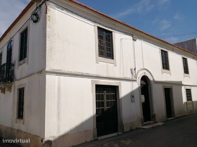 Casa T5 no centro da localidade de Verride