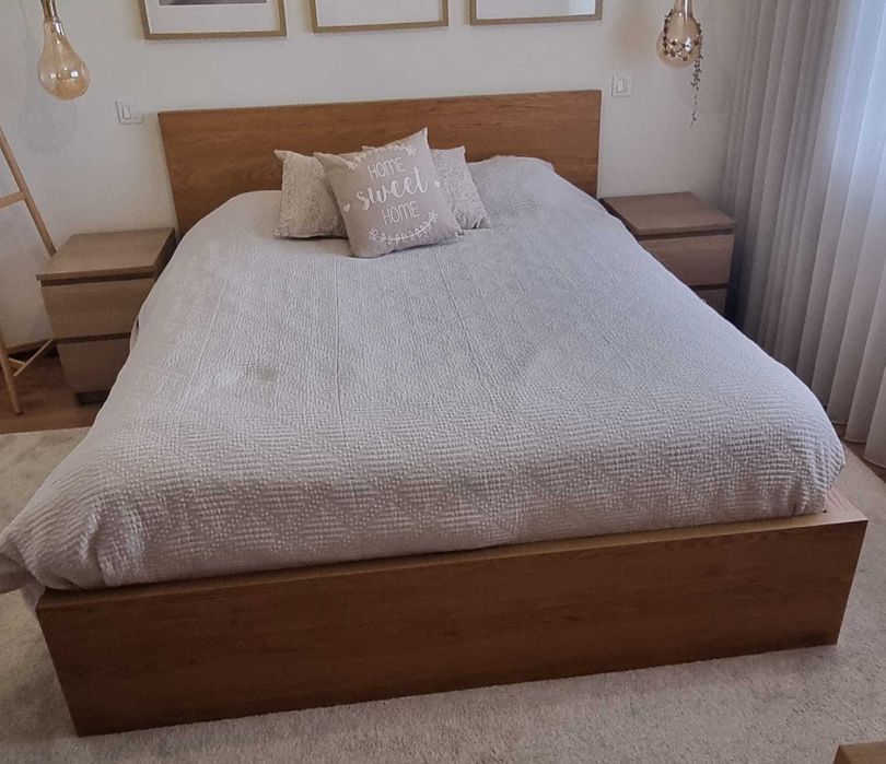 Conjunto de quarto casal (cama c/ 4 gavetas + mesas cabeceira)
