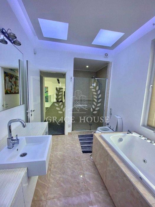 Продажа дома с ремонтом на Нивках 290 м2. бассейн, закритий КГ, охрана