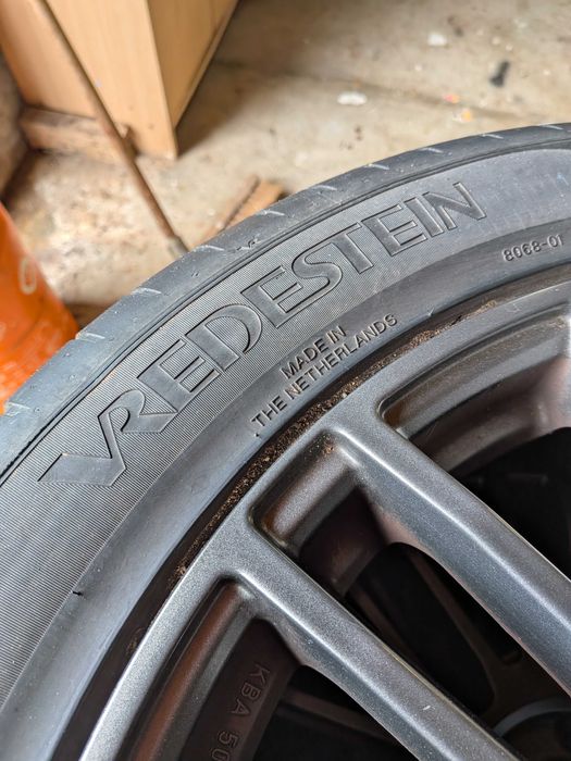 Jantes com pneus VW transporter T5 T6 em muito bom estado