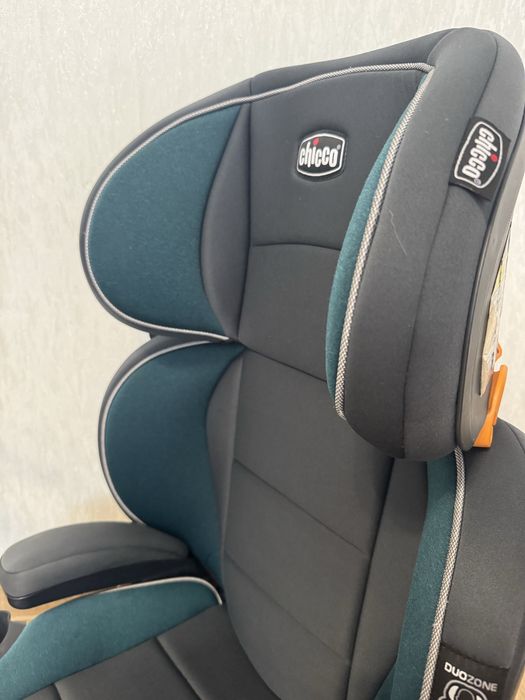 Дитяче автокрісло Chicco KidFit 2-в-1 15-36 кг